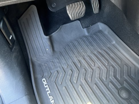 Used 2022 Mitsubishi Outlander SEL image 17
