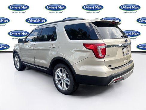 Used 2017 Ford Explorer XLT w/ Equipment Group 202A image 6