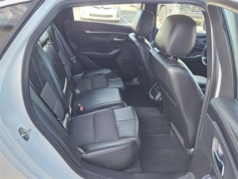 Used 2016 Chevrolet Impala LT w/ Convenience Package image 18