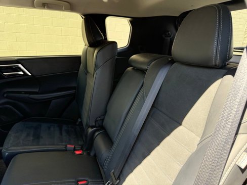 Used 2024 Mitsubishi Outlander SE image 22