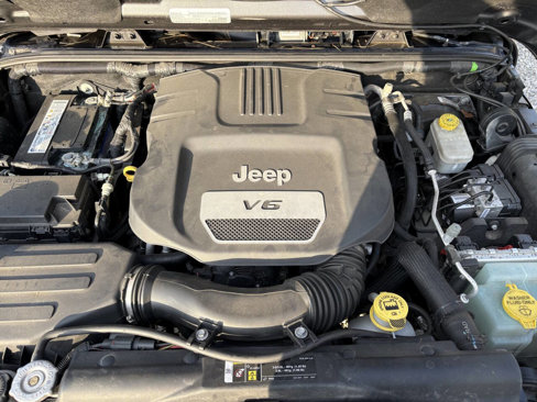 Used 2017 Jeep Wrangler Unlimited Sahara w/ Dual Top Group image 32