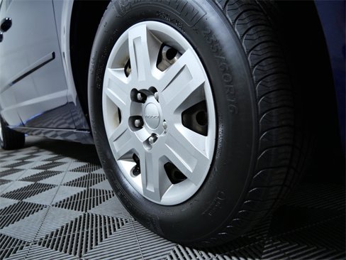 Used 2012 Dodge Grand Caravan SE image 2