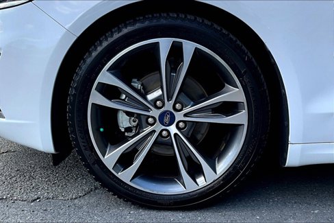 Used 2020 Ford Fusion Titanium image 17