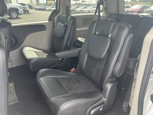 Used 2019 Dodge Grand Caravan SXT image 24