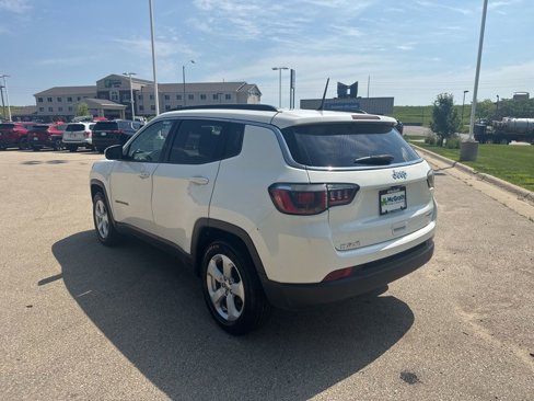 Used 2018 Jeep Compass Latitude image 3