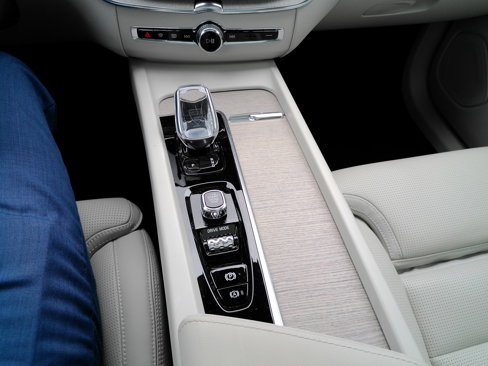 Used 2021 Volvo XC60 T8 Inscription w/ Advanced Package image 35