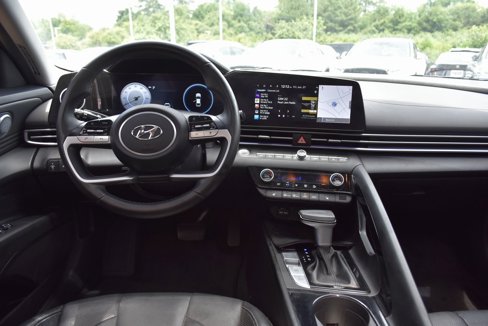 Used 2023 Hyundai Elantra Limited image 14