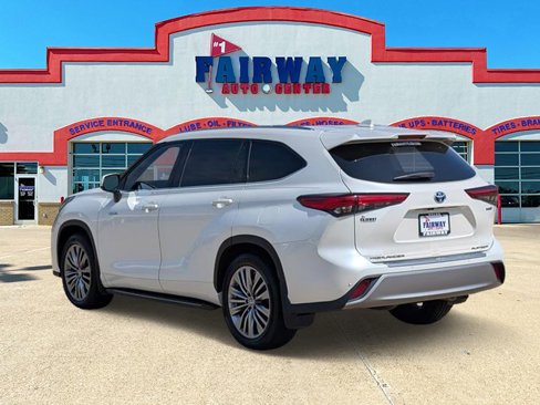 Used 2021 Toyota Highlander Platinum image 6