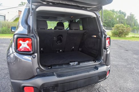 Used 2016 Jeep Renegade Latitude image 12
