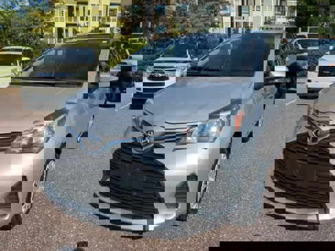 Used 2015 Toyota Yaris L image 2