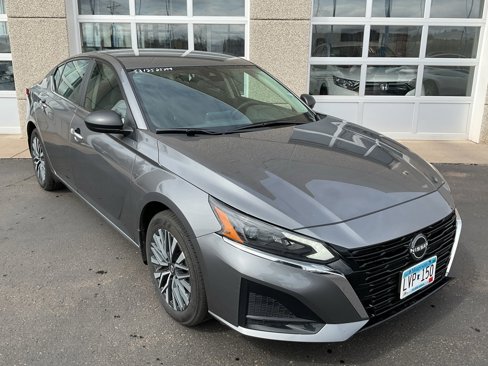 Used 2024 Nissan Altima 2.5 SV image 3