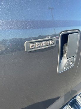 Used 2015 Ford F250 XLT w/ XLT Premium Package image 8