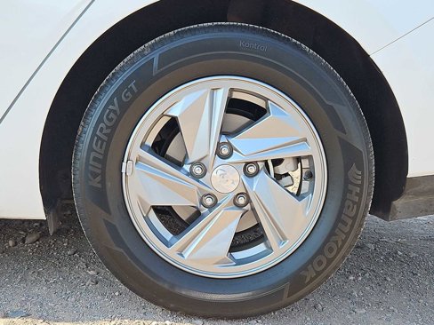 Certified 2024 Hyundai Elantra SE image 13