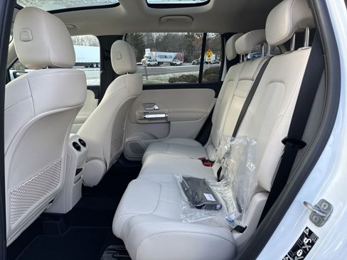 New 2025 Mercedes-Benz GLB 250 4MATIC image 11