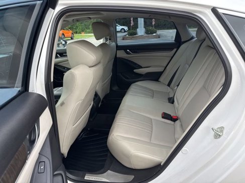 Used 2018 Honda Accord Touring image 16