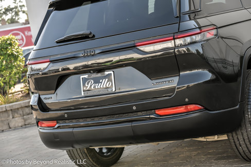 Used 2024 Jeep Grand Cherokee Limited w/ Luxury Tech Group II image 15