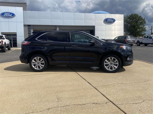 Used 2024 Ford Edge Titanium image 2