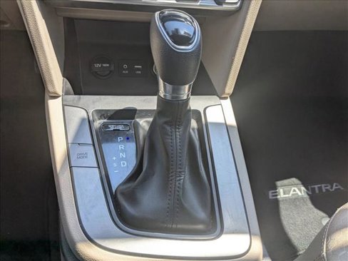Used 2020 Hyundai Elantra SEL image 13