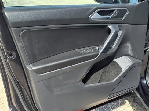 Used 2021 Volkswagen Tiguan SE image 14