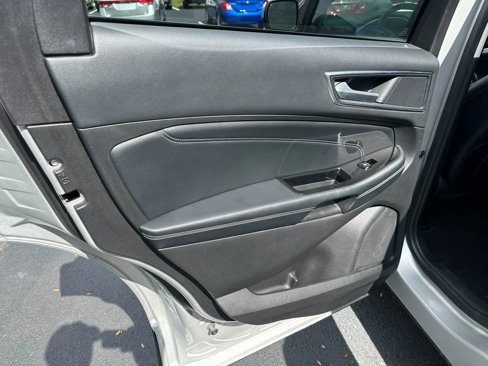 Used 2017 Ford Edge Titanium w/ Technology Package image 20