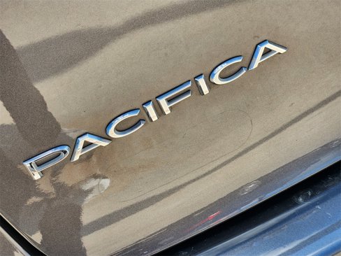 Used 2021 Chrysler Pacifica Touring-L w/ Uconnect Theater Family Group image 9