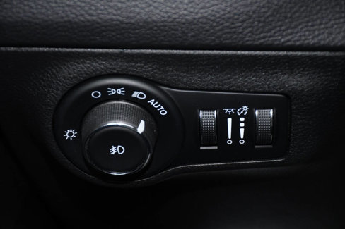 Used 2018 Jeep Compass Latitude w/ Popular Equipment Group image 26