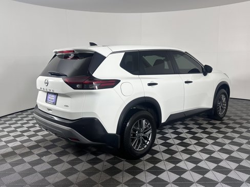 Used 2022 Nissan Rogue S image 3