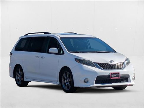 Used 2015 Toyota Sienna SE Premium image 3
