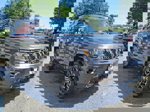 Used 2018 Jeep Grand Cherokee Limited image 3