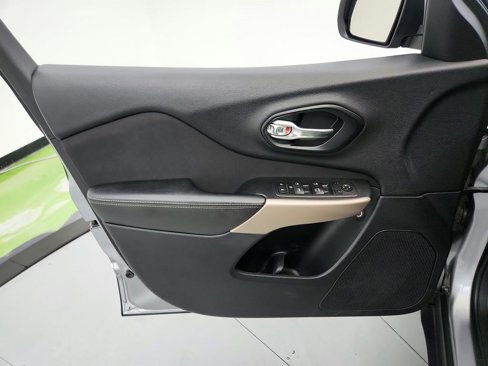 Used 2017 Jeep Cherokee Latitude image 22