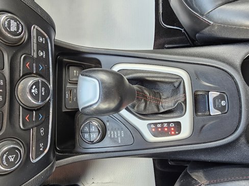 Used 2018 Jeep Cherokee Trailhawk w/ Cold Weather Group image 20