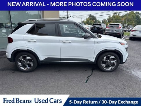 Used 2022 Hyundai Venue Limited w/ Cargo Package image 4
