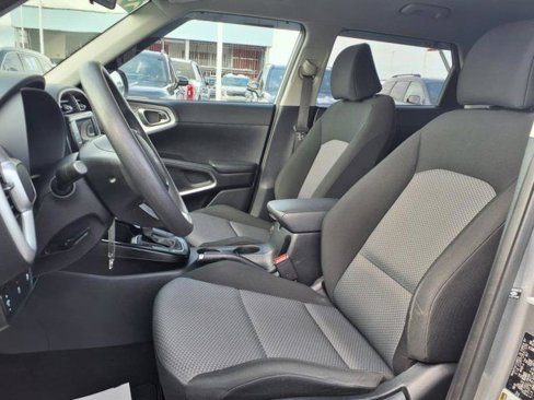 Used 2022 Kia Soul LX image 11