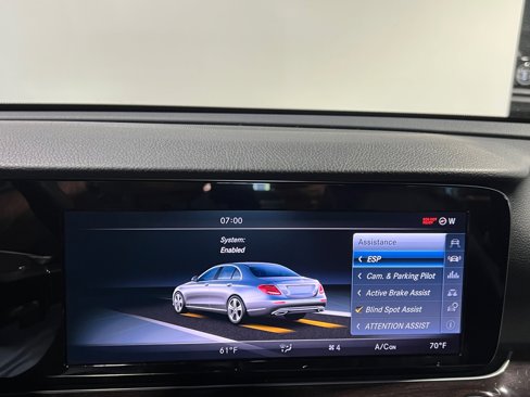 Used 2017 Mercedes-Benz E 300 4MATIC image 33