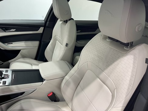 Used 2025 Jaguar F-PACE R-Dynamic S image 10