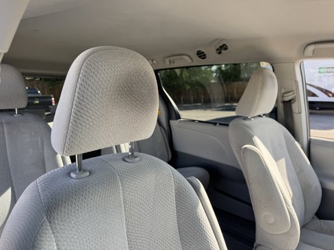 Used 2012 Toyota Sienna LE image 21