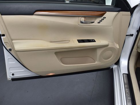 Used 2015 Lexus ES 300h image 11
