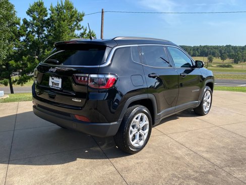 Used 2025 Jeep Compass Latitude image 6