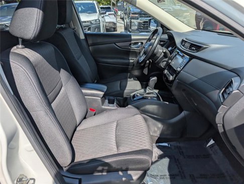Used 2017 Nissan Rogue SV w/ SV Premium Package image 11