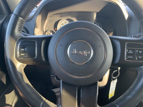 Used 2016 Jeep Patriot High Altitude image 17
