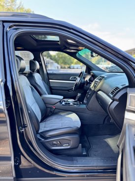 Used 2017 Ford Explorer XLT w/ XLT Technology Feature Bundle image 9