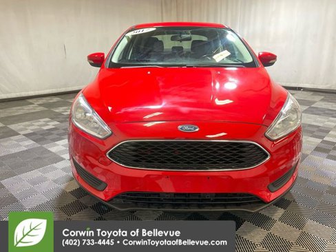 Used 2017 Ford Focus SE w/ Cold Weather Package image 3