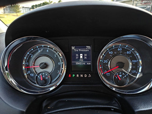 Used 2011 Chrysler Town & Country Touring-L image 33