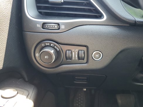 Used 2023 Jeep Cherokee Trailhawk image 11