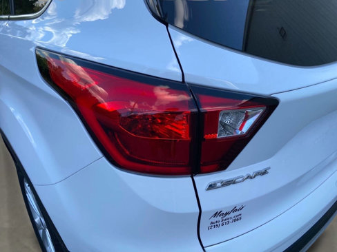 Used 2019 Ford Escape SE image 13