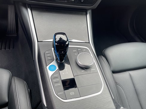 Used 2022 BMW i4 eDrive40 image 18