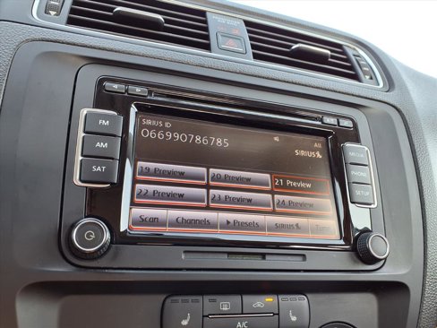 Used 2015 Volkswagen Jetta SE image 4