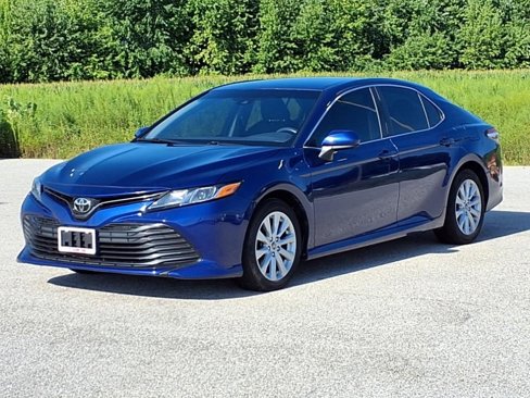Used 2018 Toyota Camry LE image 28