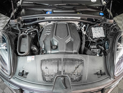 Certified 2023 Porsche Macan Turbo image 13