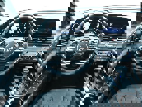 New 2025 Hyundai Elantra Limited image 18
